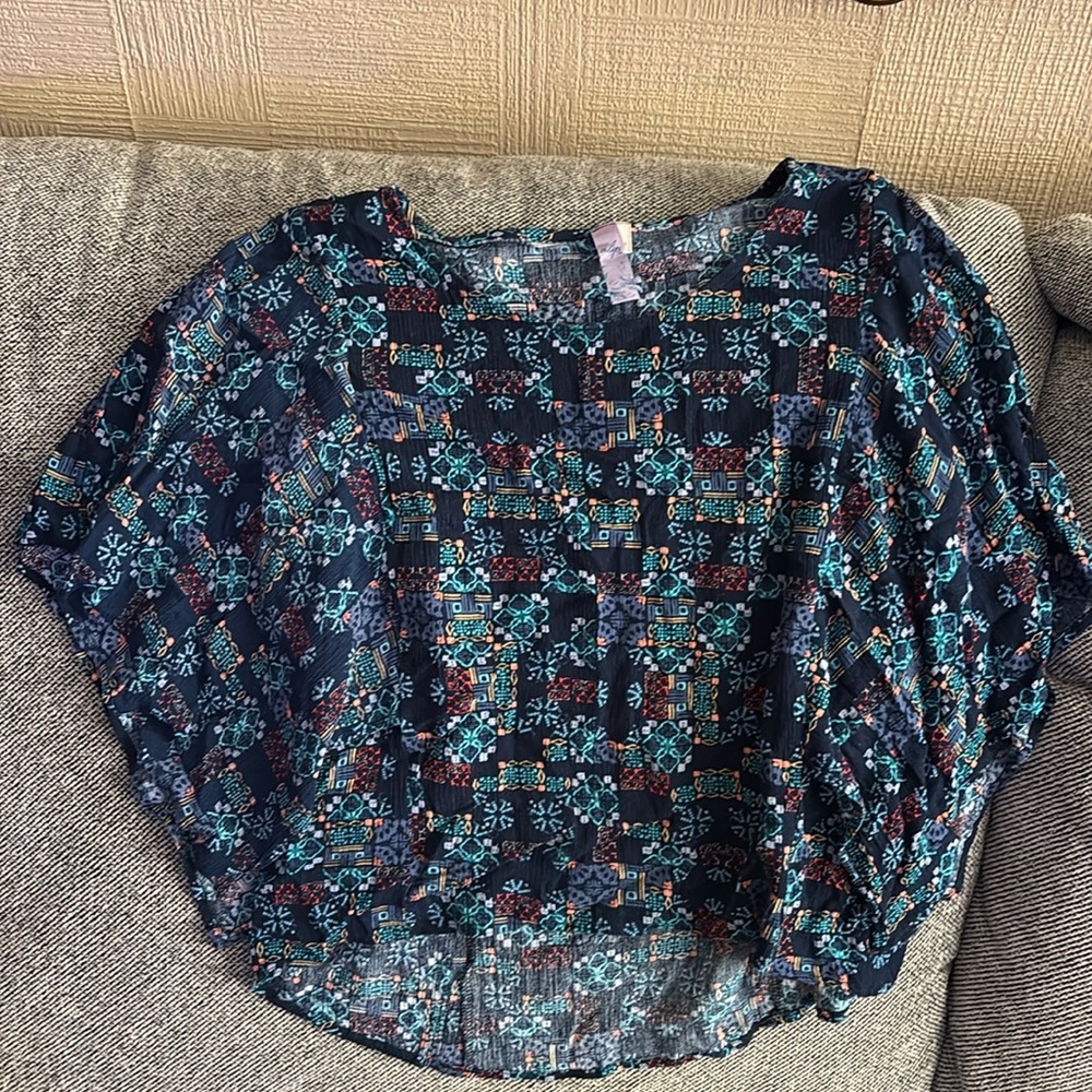 Women’s short sleeve blouse. Size medium